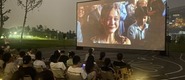 （男人用鸡鸡操入女生的屁股应用转载）成都秋夜“新耍法”：到公园看坝坝电影